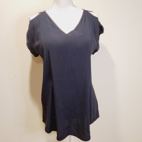 Express black V Neck Cold Shoulder Semi-formal  blouse size M - Picture 2 of 14
